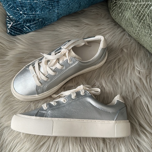 NEW UGG ZILO METALLIC SILVER - Picture 6 of 10